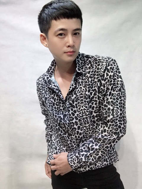 Áo sơ mi họa tiết beo màu xám | BigBuy360 - bigbuy360.vn