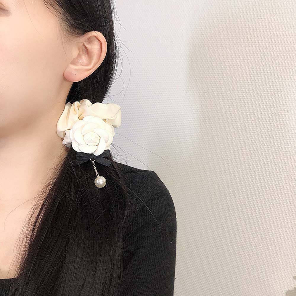 Vòng buộc tóc vải co giãn đính hoa trà và ngọc trai thời trang dành cho nữ