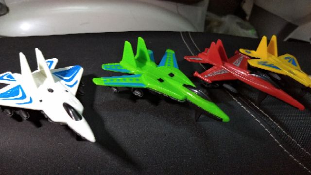 Máy bay đồ chơi chạy trớn đủ màu ngẫu nhiên mẫu mới