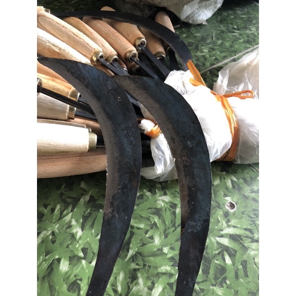 Liềm cắt cỏ