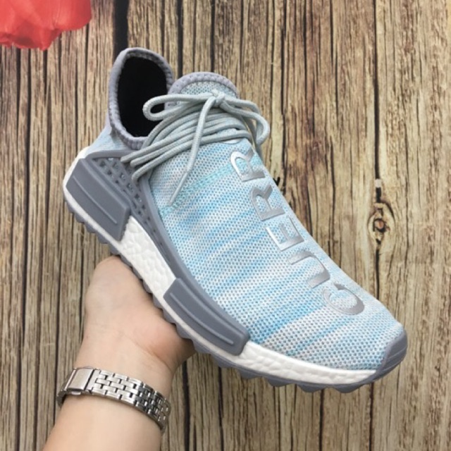 Giày thể thao human race mới