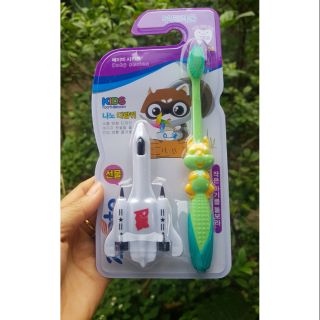 Bàn chải đánh răng trẻ em Hàn Quốc ( tặng đồ chơi)