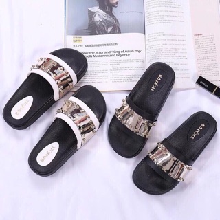 Dép bảng ngang đinh