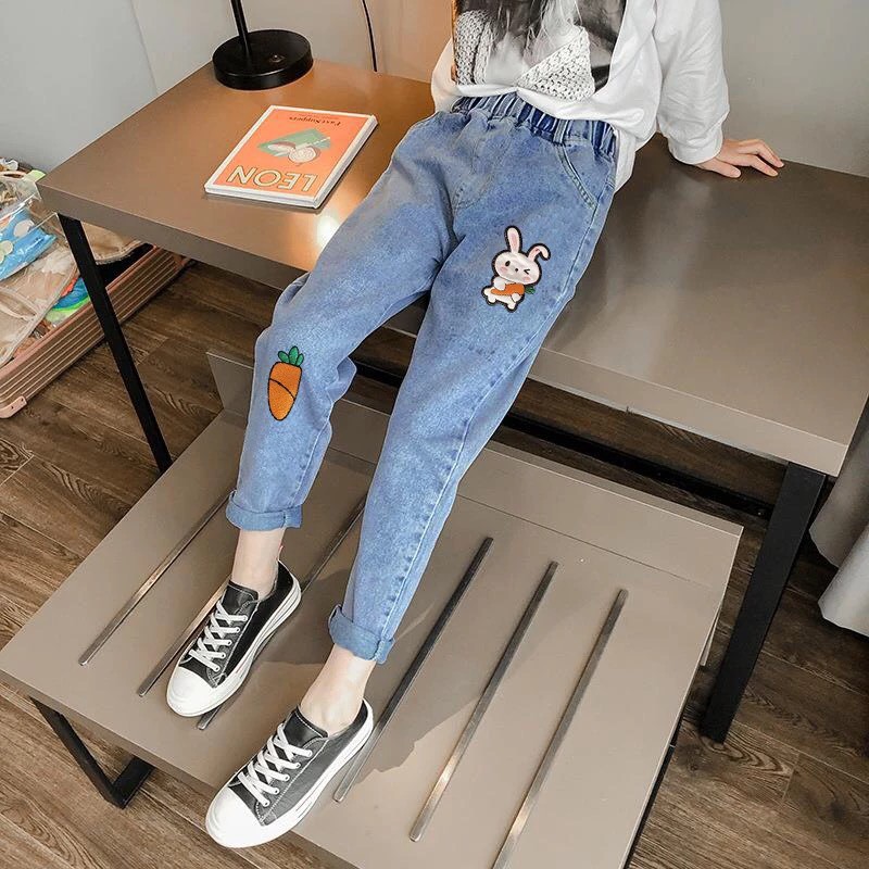Quần bò bé gái Quần jean bé gái in hình thỏ và củ cà rốt