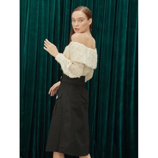 Pass áo trễ vai size S Coco Sin