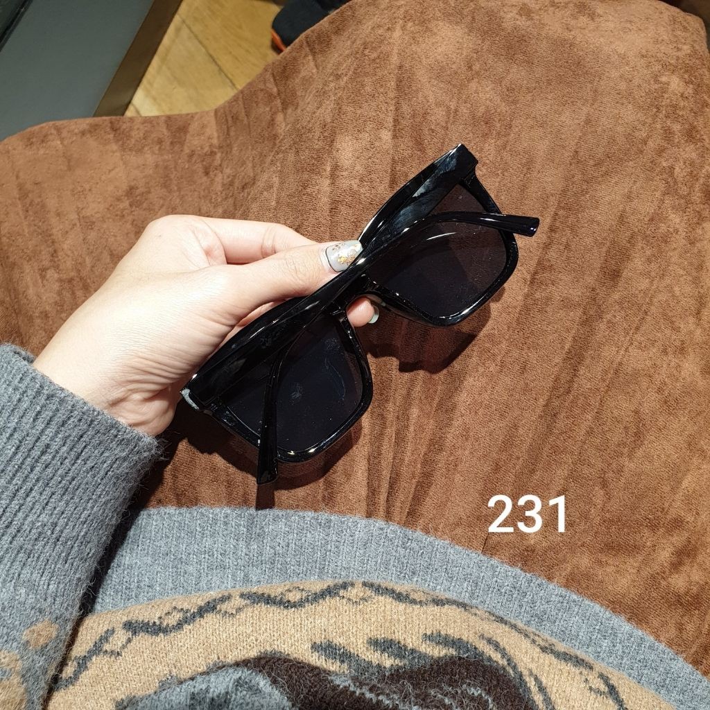Kính mát mắt vuông bản to chống tia UV, Kính râm mát nữ thời trang cá tính 3 màu lựa chọn 231 | BigBuy360 - bigbuy360.vn