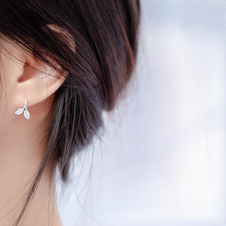 Bông Tai Dạng Kẹp Hình Chiếc Lá Đơn Giản Phong Cách Hàn Quốc Cho Nữ