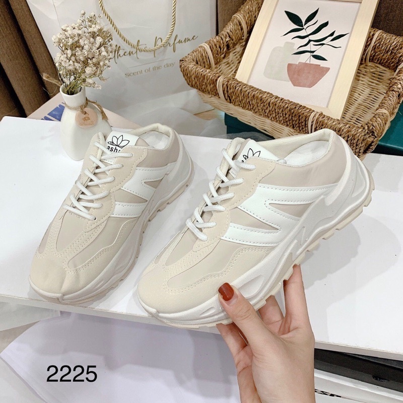 Giày sục thể thao nâng đế N mã 2225