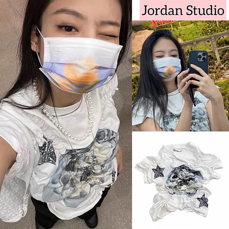 Áo thun hình sao biển giống Jennie Blackpink và Yunjin Le sserafim