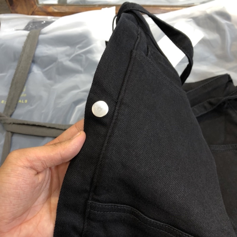 Quần jeans Fear Of God cúc bấm, vải cotton cao cấp phom đẹp