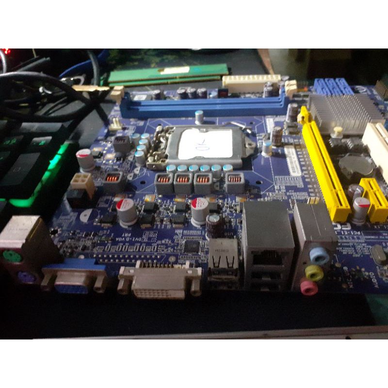 Main Foxconn H55 socket 1156