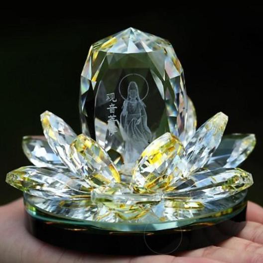 TƯỢNG QUAN ÂM BỒ TÁT ĐỨNG TRÊN ĐÀI SEN BẰNG PHA LÊ TRANG TRÍ TAPLO XE Ô TÔ