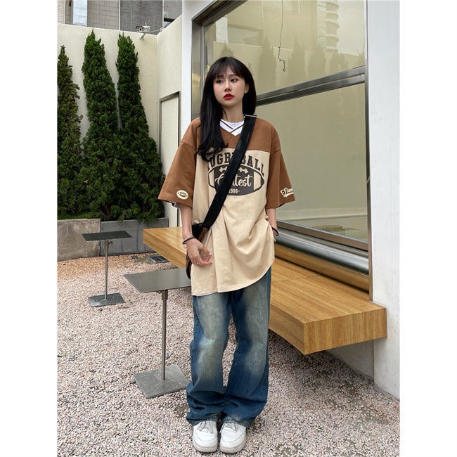 Áo thun cổ chữ V tay ngắn phối màu cổ điển họa tiết chữ phong cách châu Mỹ thời trang dáng rộng cho nữ