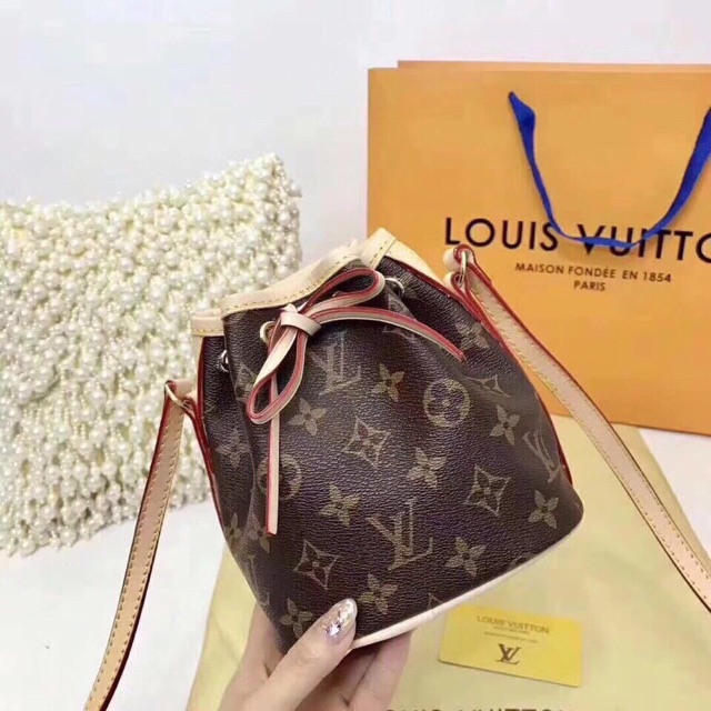 Túi đeo dây rút.