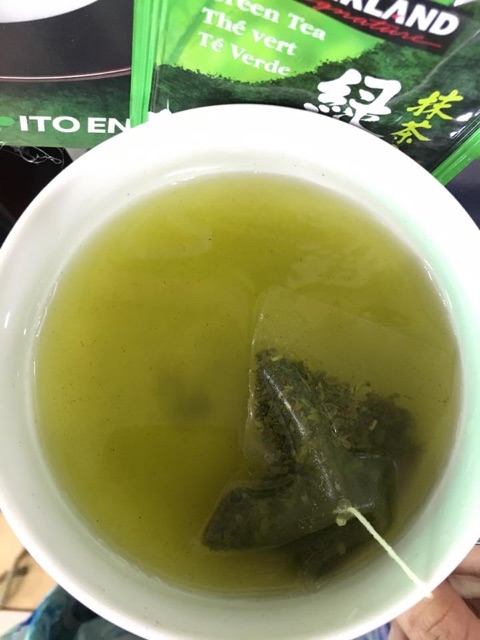 Trà xanh hữu cơ dạng túi lọc Kirkland Green tea A blend of Sencha and Matcha - hộp có 100 túi Date 4/ 2022