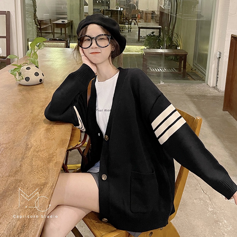 Áo khoác len Cardigan màu đen kẻ ba vạch ở tay phong cách đơn giản Hàn Quốc