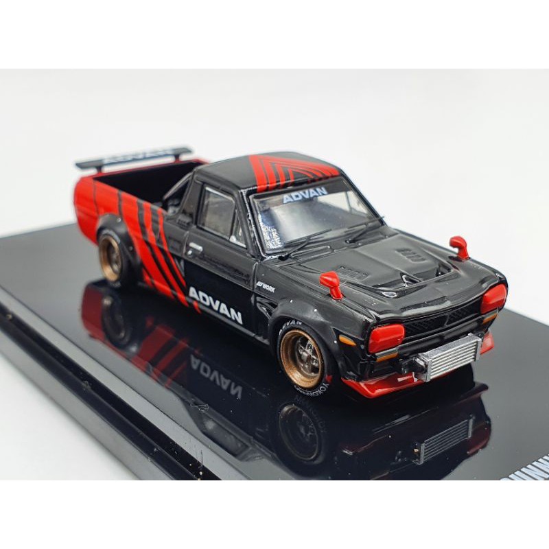 Xe Mô Hình Nissan Sunny Pickup Truck &quot;Hakotora&quot; &quot;Advan&quot; Concept Livery 1:64 Inno Models ( Đỏ Đen )