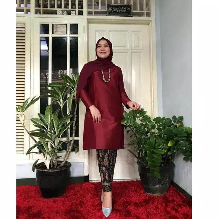 Rất thú vị.. Áo thun in hình nhân vật IRIANA/ KEBAYA KURUNG/ Javanese