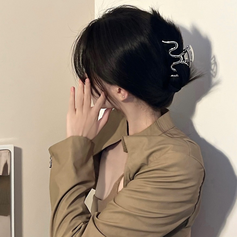 Kẹp Gắp Đầu Cá Mập Bằng Kim Loại Đơn Giản Cá Tính Dễ Phối Đồ Cho Nữ