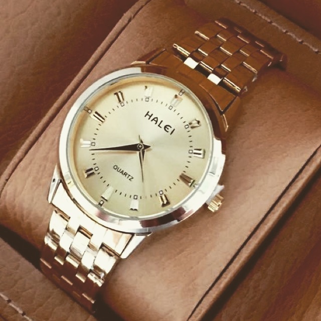 Đồng hồ halei nam nữ màu vàng