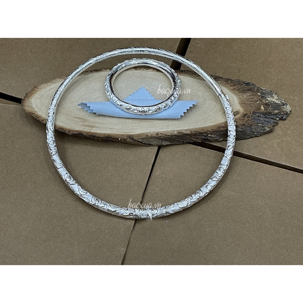 Bộ Kiềng Cổ Và Vòng Tay Chạm Hoa Lá Nụ Sen D15
