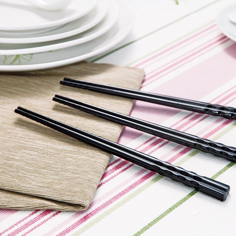 Vỉ 10 Đôi Đũa Nhựa Phíp Hà Thành Xoắn Dài 23Cm - Không Nấm Mốc,Chịu Nhiệt tốt