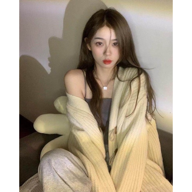 Áo khoác len cardigan màu kem khuy sừng dễ thương Yannie