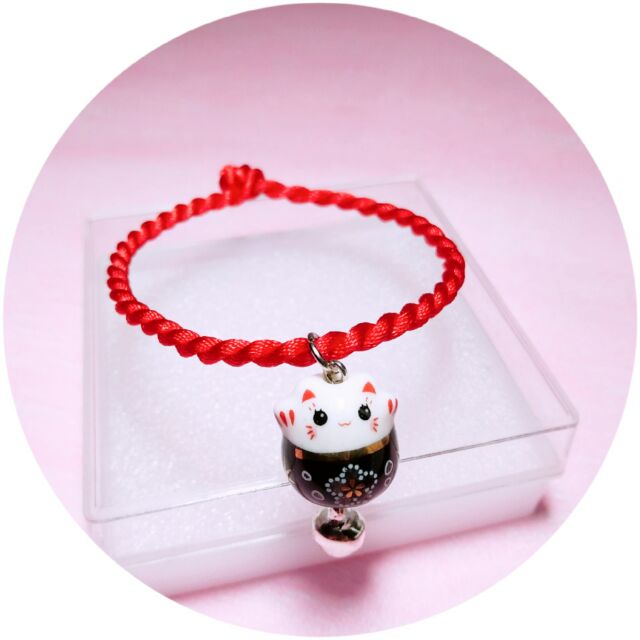 Vòng tay chỉ đỏ mèo thần tài Maneki neko may mắn Nhật Bản