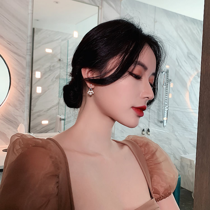 Bông tai hợp kim dáng thả phối ngọc trai giả hinh giọt nước