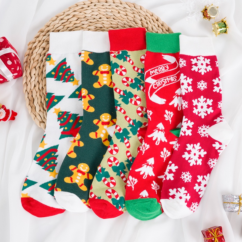 Đôi vớ họa tiết giáng sinh dễ thương bắt mắt