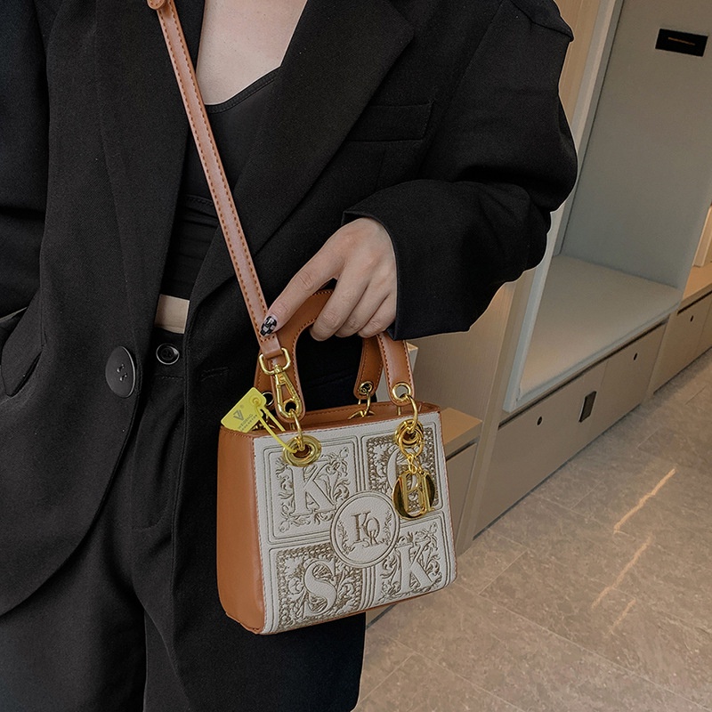 Túi Xách Đeo Vai Kiểu Vuông Nhỏ Thêu Hình Đơn Giản Thời Trang Thanh Lịch