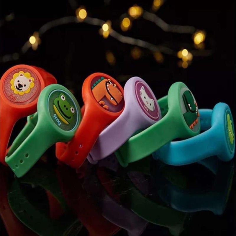 vòng đeo tay . đồng hồ phát sáng nhựa dẻo cho bé