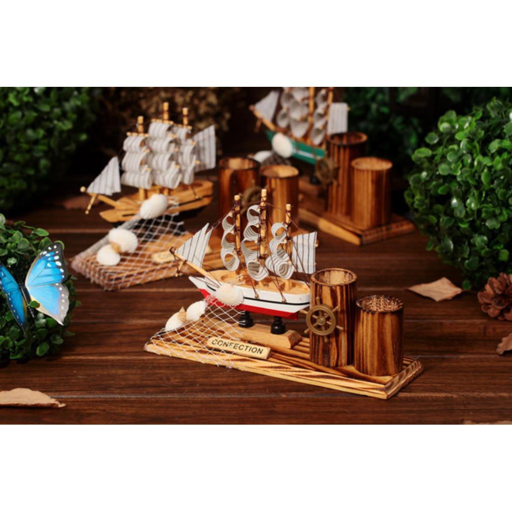 Mô hình thuyền buồm gỗ kèm lọ đựng bút trang trí bàn học