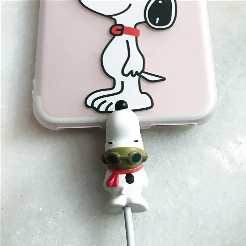 Phụ Kiện Bảo Vệ Đầu Dây Cáp Sạc Hình Snoopy Xinh Xắn