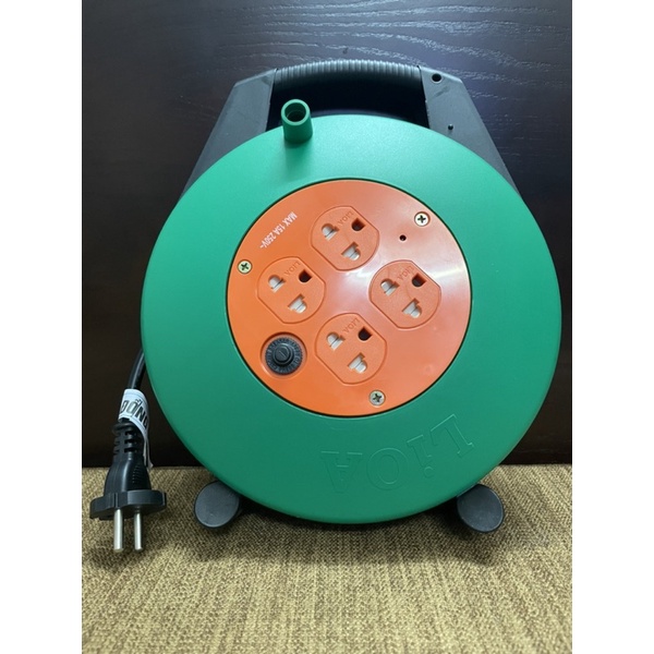 Ổ Cắm Xách Tay LiOA XTD10-2-15A Quay Tay Cuộn Dây Kín Kéo Dài 10m