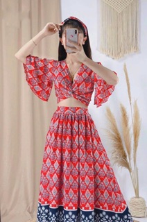 Váy xoè hoạ tiết đi biển