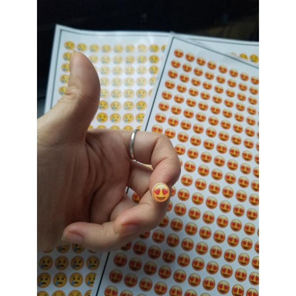 200 sticker mặt cười, mặt mếu...hoặc hình theo yêu cầu  làm phần thưởng cho các bé đáng iu lắm nha