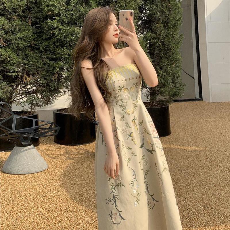 Summer of 2022, mature style, gentle, sexy, floral top, feminine, niche, slim waist, fashion design