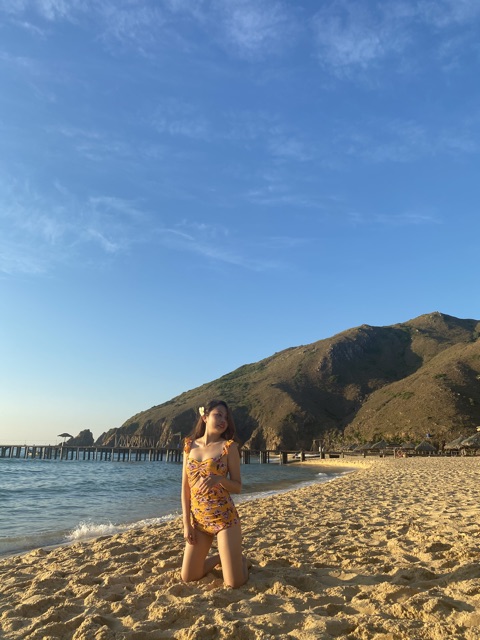 Bikini 1 mảnh họa tiết hoa lá nhúng ngực cánh tiên | BigBuy360 - bigbuy360.vn