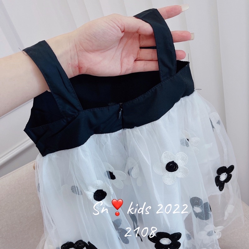 Váy dây hoa ren thiết kế cho bé gái