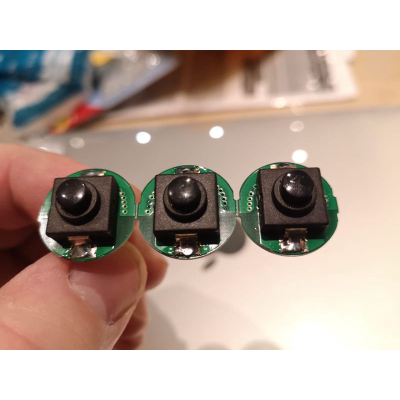 Công Tắc Đảo Chiều Đèn Pin 12 * 12mm + Lò Xo Mạ Vàng 20mm PCB