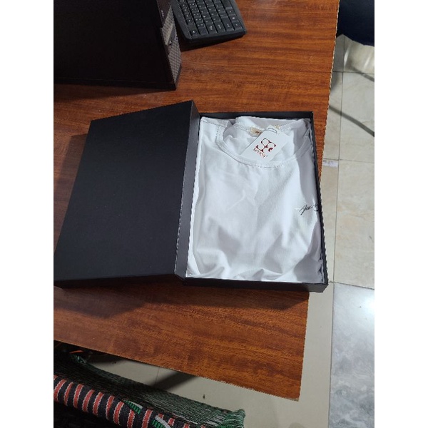 Hộp đựng khăn,áo logo hãng