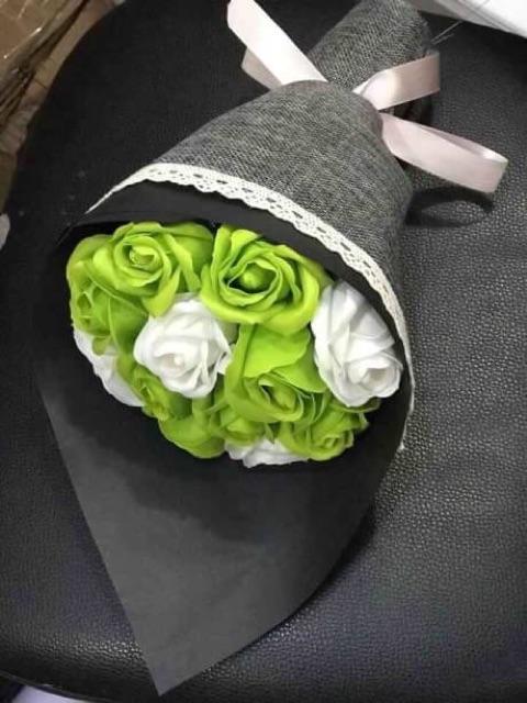 Quà tặng ngày lễ 8/3 bó hoa hồng sáp 12 bông nhiều màu
