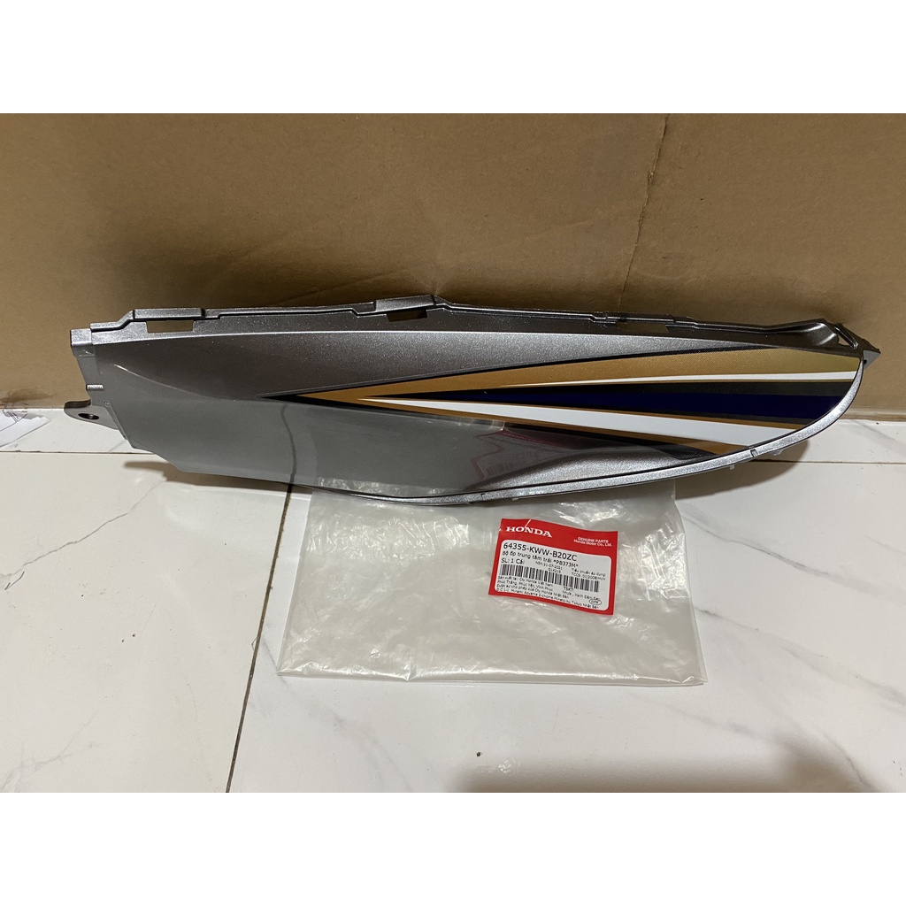 Bộ ốp trung tâm bên trái HONDA WAVE S110 năm 2009.