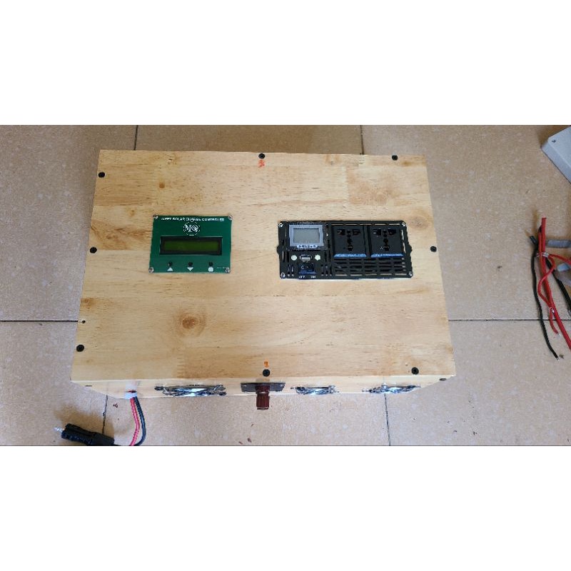 INVERTER CHẠY TRỰC TIẾP TỪ TẤM PIN NĂNG LƯỢNG MẶT TRỜI CÓ HỖ TRỢ SẠC ẮC QUY.