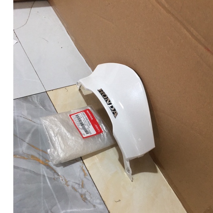 Bộ ốp đuôi sau dưới - mui rùa HOND LEAD110 Cũ màu Trắng. *NHB35P* 83603GGE900ZL