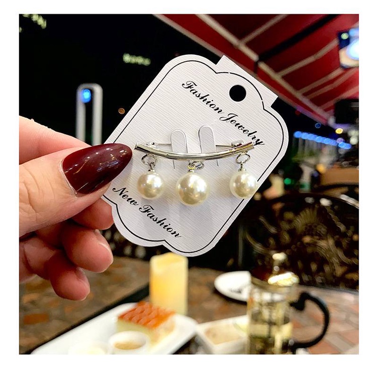 Ghim cài áo hình nơ đính ngọc trai giả