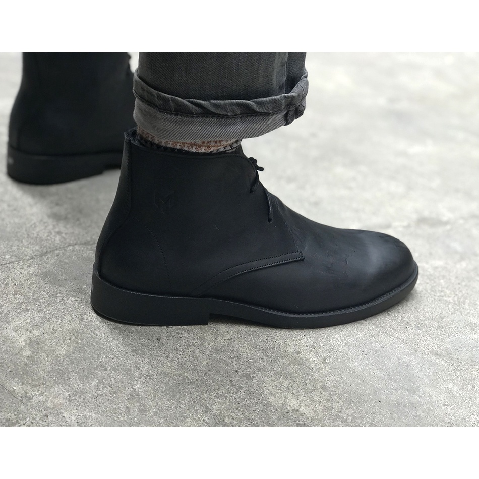 Giày cao cổ nam Mad Chukka Boots Black da bò sáp ngựa điên cao cấp phong cách bụi bặm