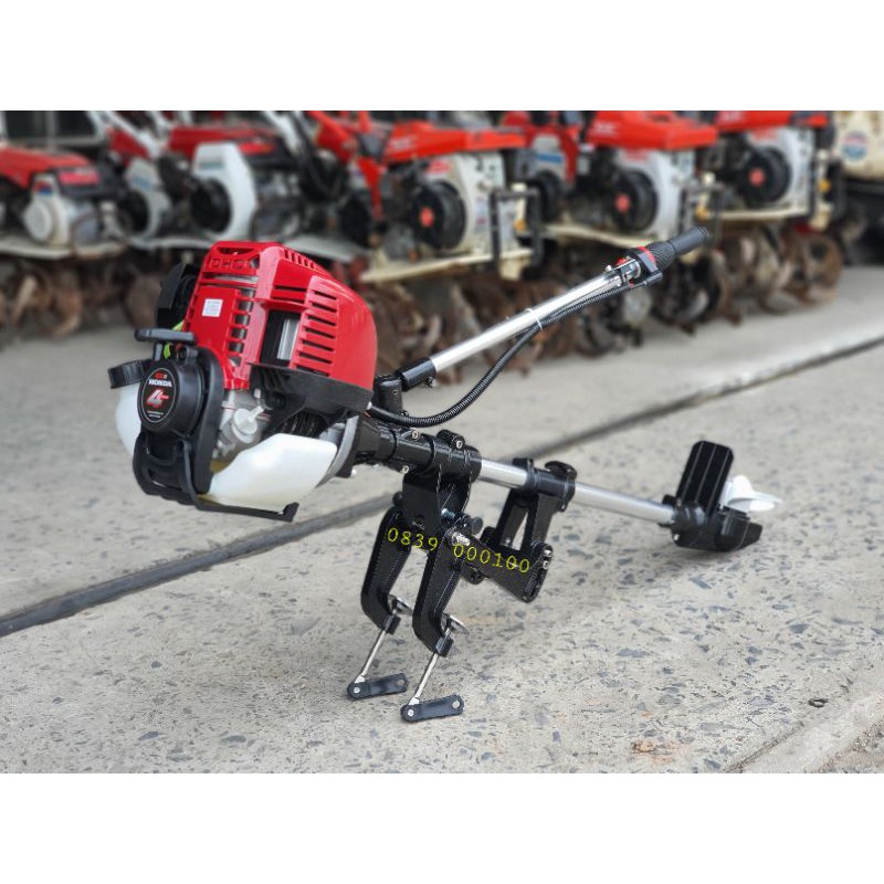 Máy cắt cỏ chạy thuyền. Máy chạy Ca No và xuồng động cơ bốn thì. Động cơ đẩy thuyền trên nước