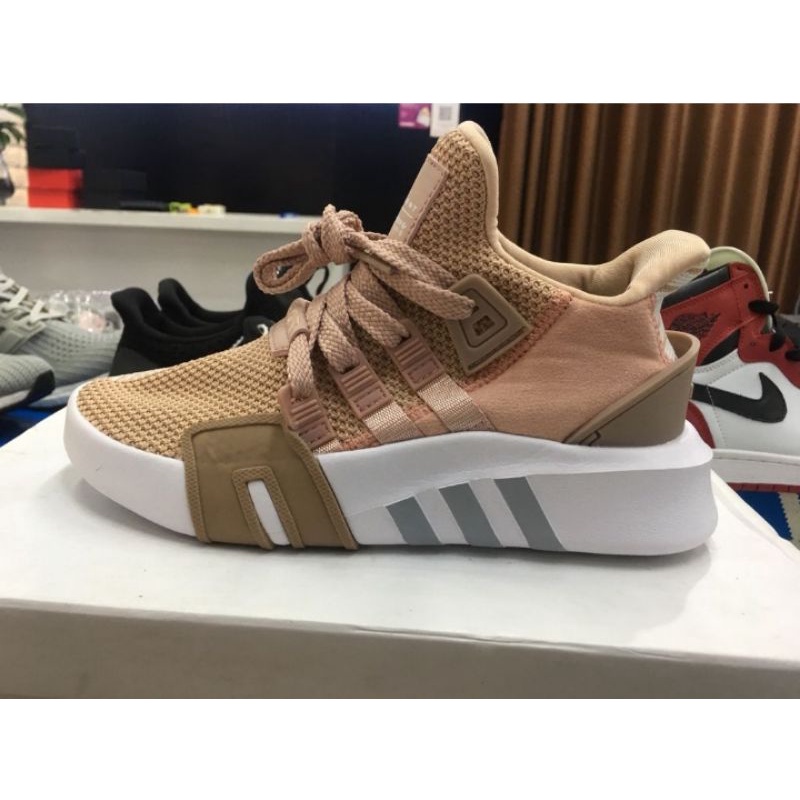 PASS Giày Adidas Equipment sz 37 MUA 450k pass 250k thui mn ơi , giày khá mới nheee